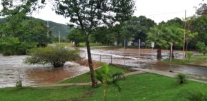 Rádio Liberdade 87FM de Porteirinha-MG - Chuva causa estragos em Porteirinha 2