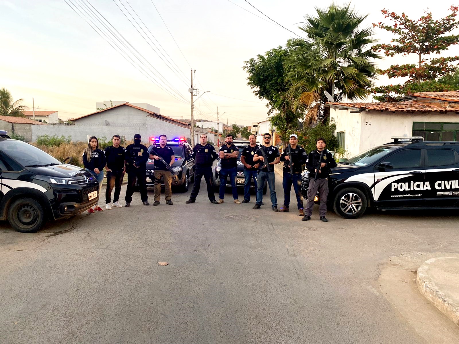 Operação Policial: Polícia Civil cumpre mandados de busca e apreensão em Porteirinha.