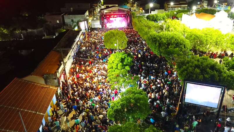 Rádio Liberdade FM de Porteirinha-MG transmite mais de 10 horas de shows ao vivo durante Tradicional Festa de Maio em Serranópolis de Minas-MG.