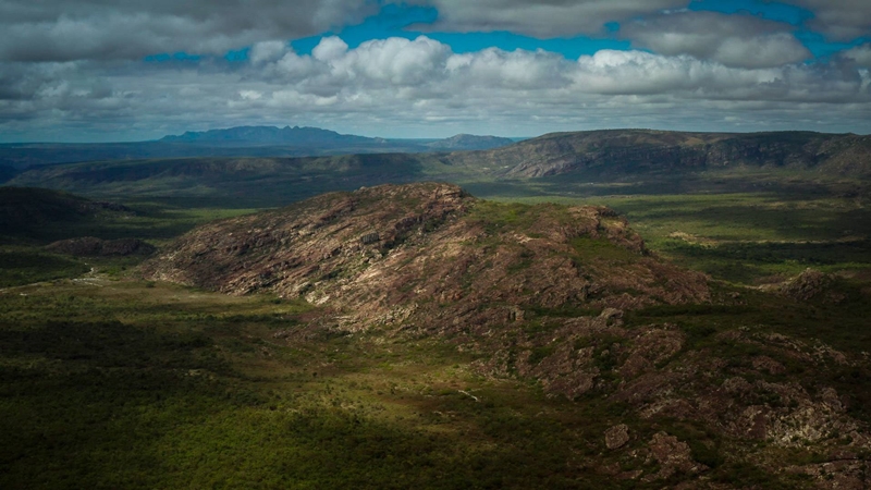 Entre o minério e a água: bastidores revelam como interesses minerários influenciam retrocessos ambientais no Norte de Minas.